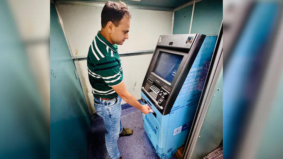ଦେଶରେ ପ୍ରଥମ: ଟ୍ରେନରେ ATM