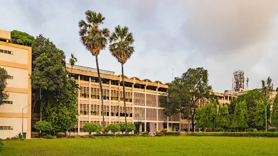 ହଷ୍ଟେଲ ଛାତରୁ ଡେଇଁ ପଡ଼ି ଜୀବନ ହାରିଲେ ଆଇଆଇଟି ଛାତ୍ର