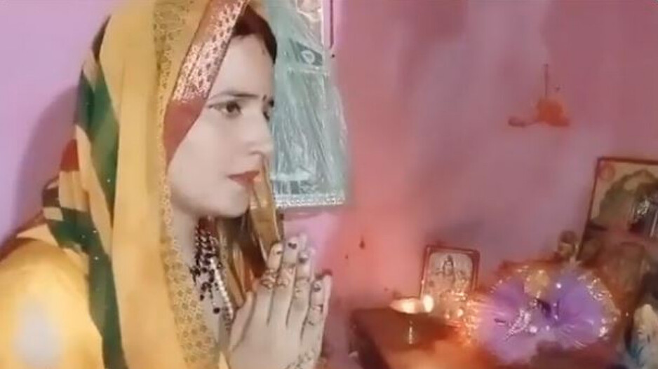 Seema Haider Praying God