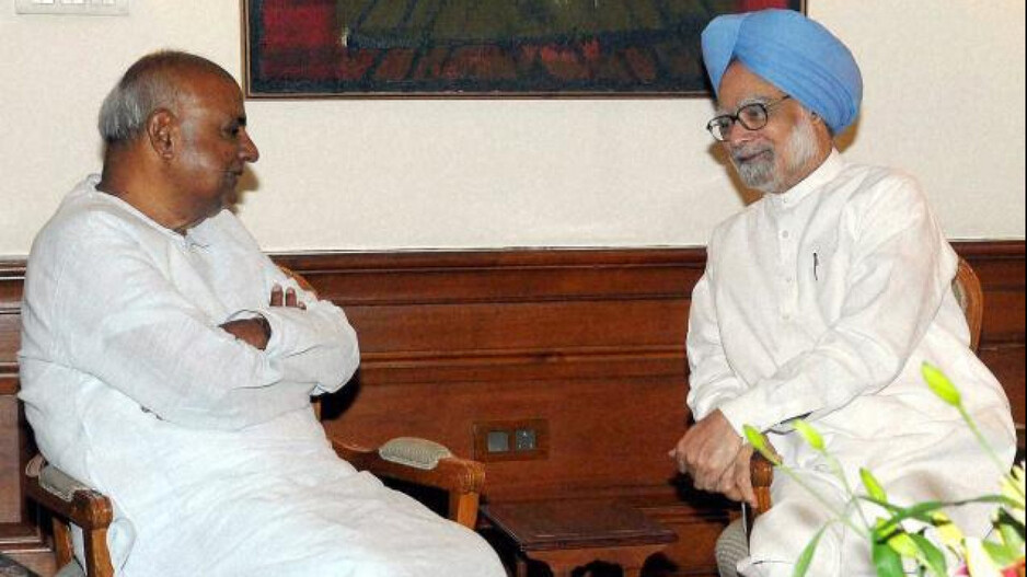Former PM Manmohan Singh And HD Dev Gouda File Phote 