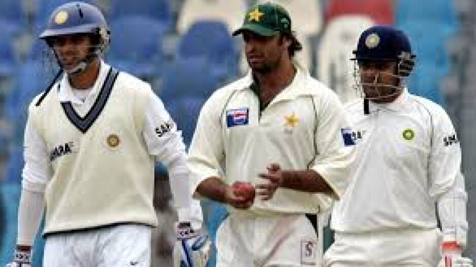 Dravid And Sehwag Scored 410 for 1st Wicket Partnership