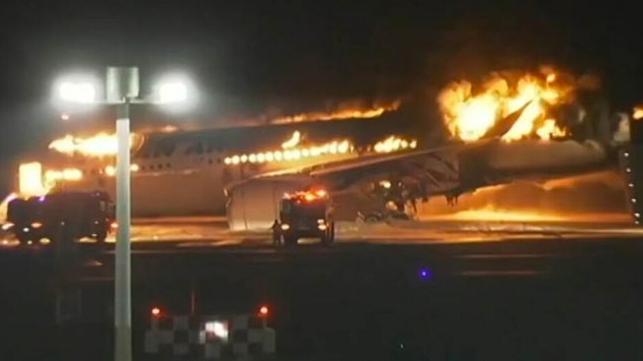 tokyo airport plane collision