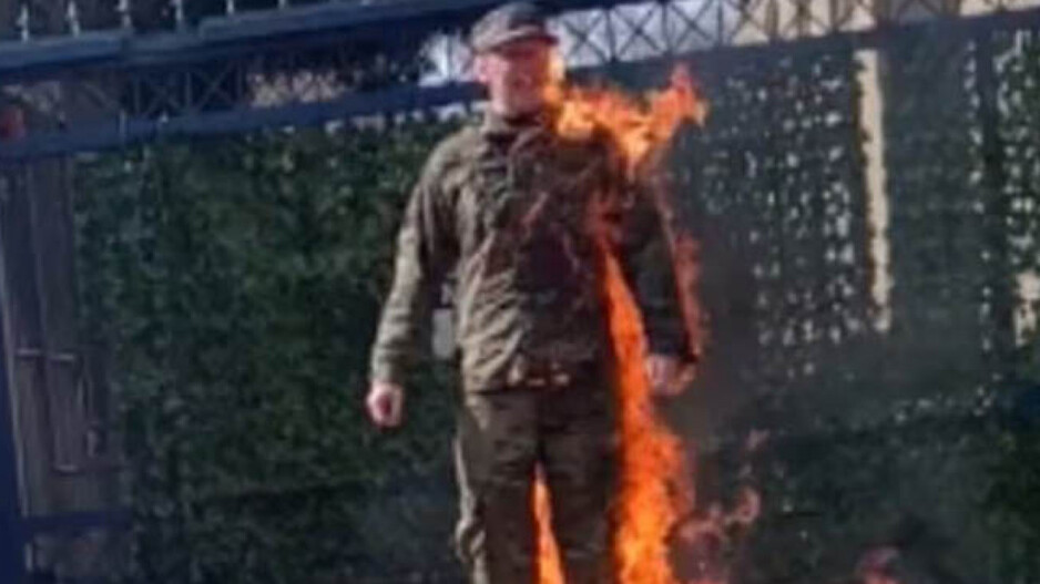 American soldier sets himself on fire