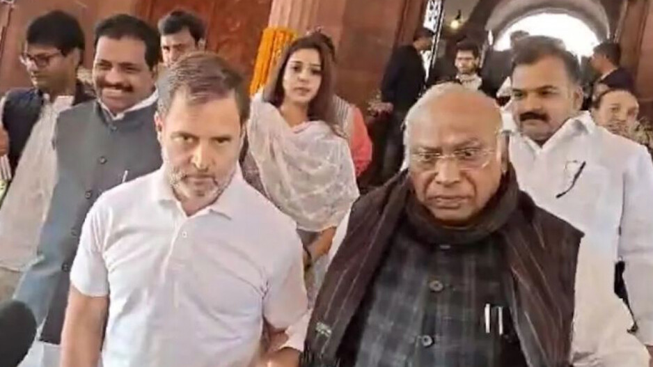 Rahul Gandhi and Mallikarjun Kharge (File Photo)