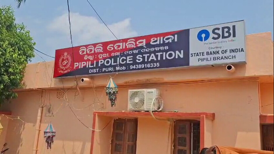 ଅତିରିକ୍ତ ତହସିଲଦାରଙ୍କ ବିରୁଦ୍ଧରେ ଯୌନ ନିର୍ଯାତନା ଅଭିଯୋଗ, ଥାନାରେ ମାମଲା