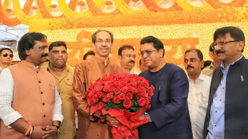 ୬ ବର୍ଷ ପରେ ‘ମାତୋଶ୍ରୀ’ରେ ପାଦ ପକାଇଲେ ରାଜ ଠାକରେ, ଭାଇଙ୍କୁ ଜଣାଇଲେ ଜନ୍ମଦିନ ଶୁଭେଚ୍ଛା