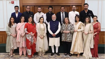 PM With Kapoor Family