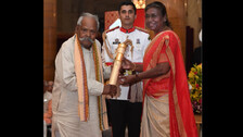 President presents Padma Shri to Maguni Charan Kuanr