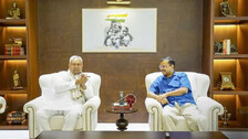Bihar Chief Minister Nitish Kumar met Delhi Chief Minister Arvind Kejriwal today.