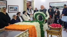 PM Modi visits manmohan-singh