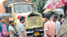 ବାଇକକୁ ଧକ୍କା ଦେଲା ବିଏସଏଫ ଯବାନଙ୍କ ଟ୍ରକ