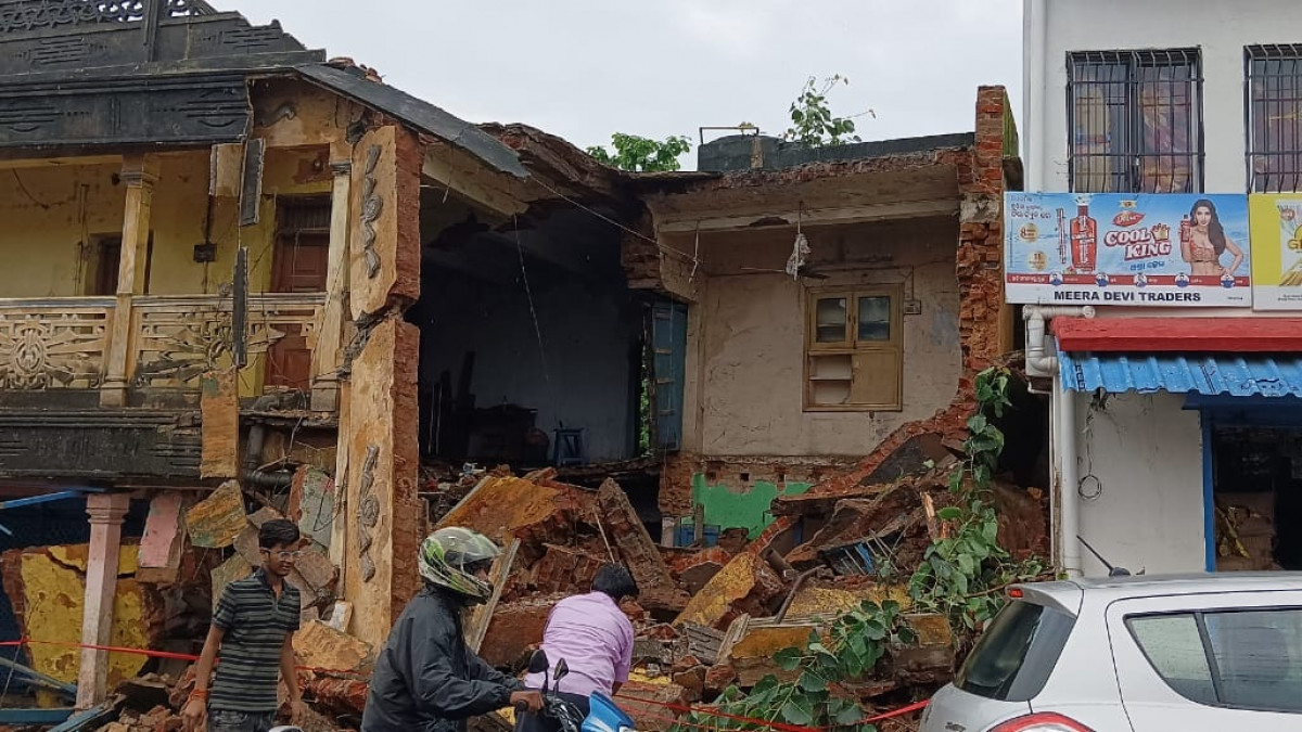 Collapsed Building 