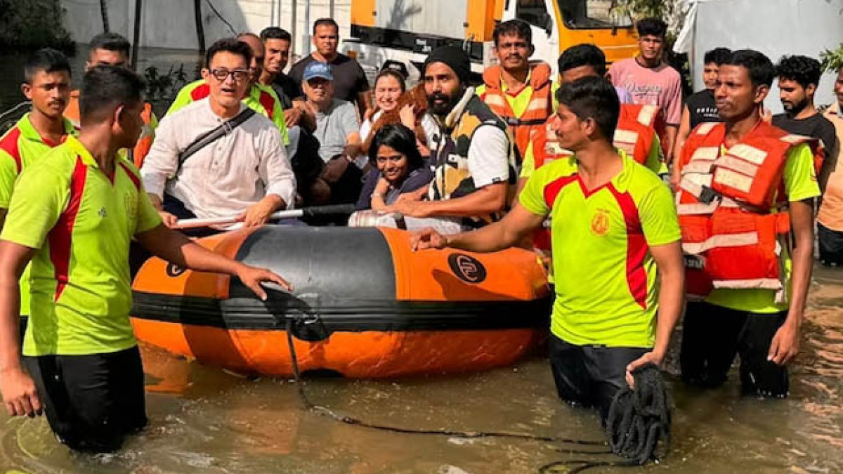 Aamir khan stuck in Chennai Flood
