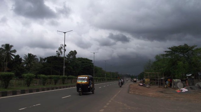 Monsoon-cloud-on-bbsr-sky