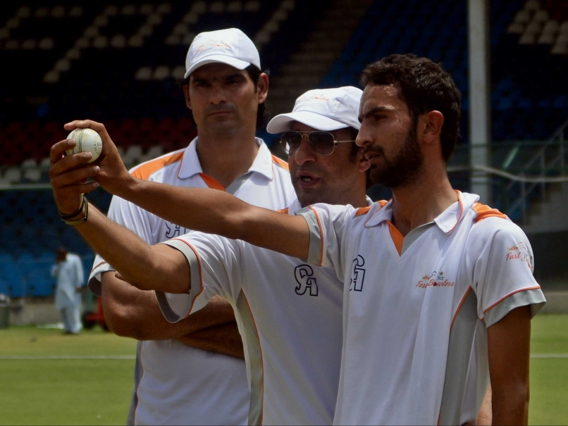 wasim-akram-pakistan-bolwers