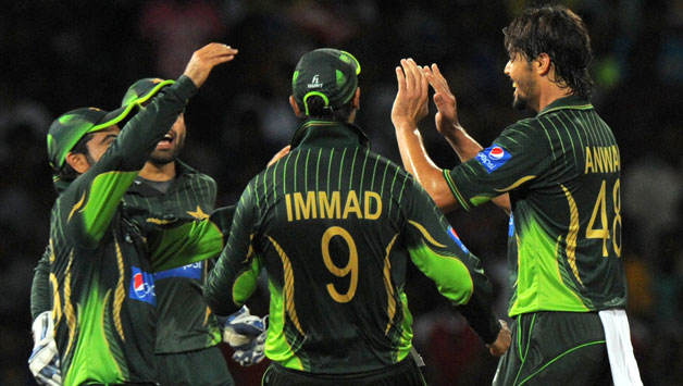 Pakistan-cricketer-Anwar-Ali-R-celebrates-with-his-teammates
