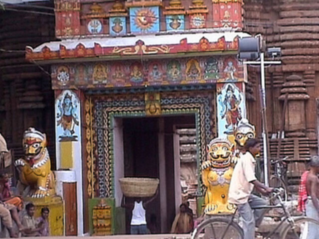 gates-of-lingaraj-temple-bhubaneswar