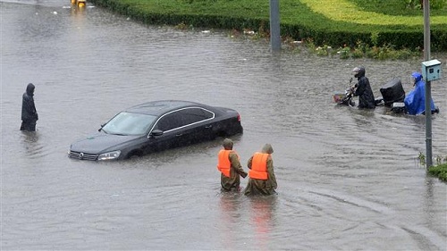 7 killed, 1 missing in China as cars swept away