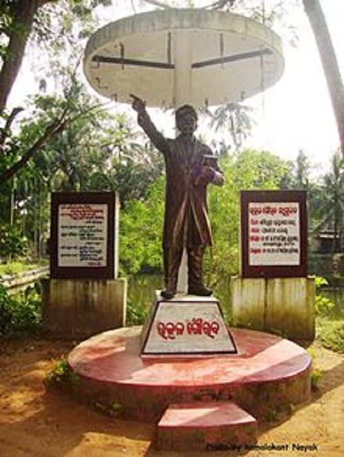 madhusudan_das_statue