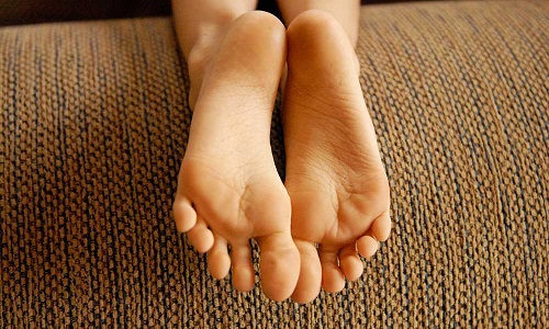 rubbing-feet