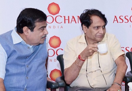 Gadkari at an ASSOCHAM conference