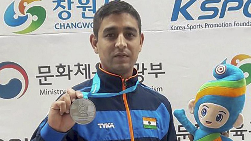 shahzar-rivzi-wins-silver-medal