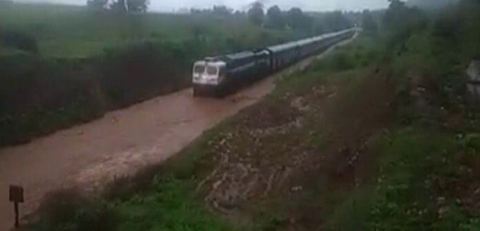 Heavy rains leave lakhs of people in odisha marooned