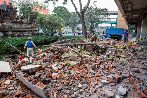 0_Aftermath-of-earthquake-in-Indonesia-Denpasar-06-Aug-2018