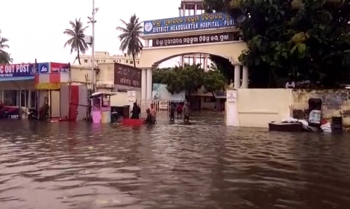 Heavy rains throw life out of gear in odisha