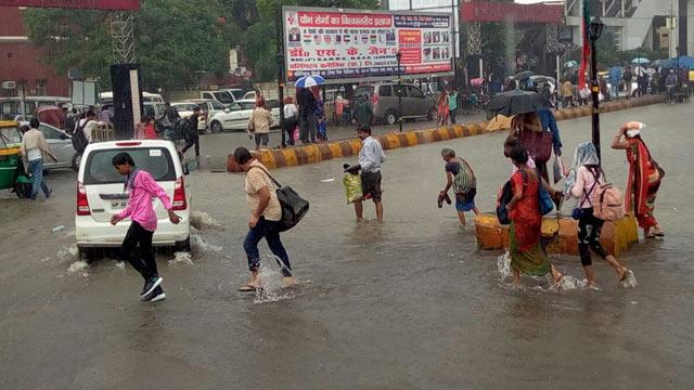 Lucknow_UP_weather_floods_in_up_Heavy_rain_in_up_Heat_and_hot_winds_Mansoon_Rain_and_heat_Utt_1532939462