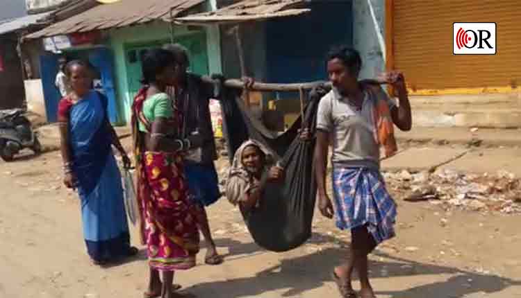 old-man-carried-in-kalyansinghpur