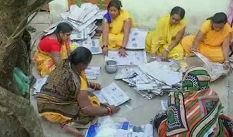 Efforts-by-Women-shg-grroups-have-made-local-tribals-self-reliant