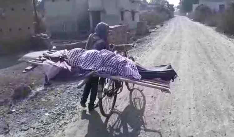 Minor-son-carries-his-mother's-body-on-a-cycle-after-villagers-refuse-to-help