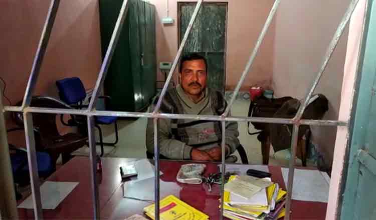 angry-villagers-lock-up-gram-sevak-for-misbehaving-with-beneficiaries