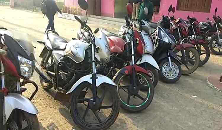 Police-arrested-one-person-and-rescue-9-bike