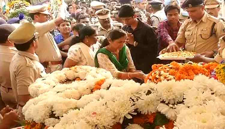 mortal-remains-of-two-odia-martyrs-on-their-way-to-their-respective-villages