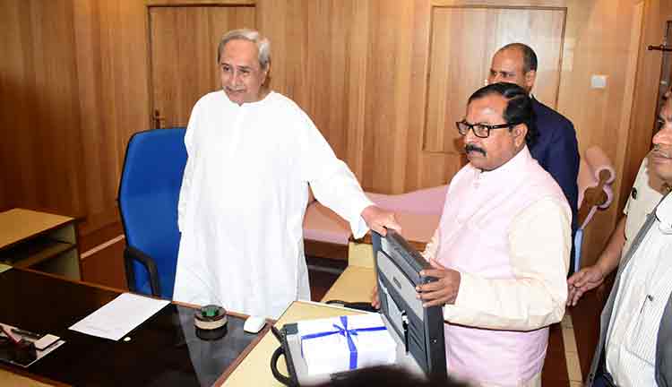 naveen-pats-his-own-back-over-the-interim-budget