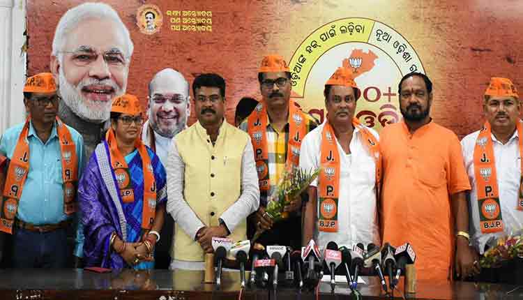 FORMER-BJD-MLA-AND-FORMER-WOMENS-COMMISSION-MEMBER-JOIN-BJP