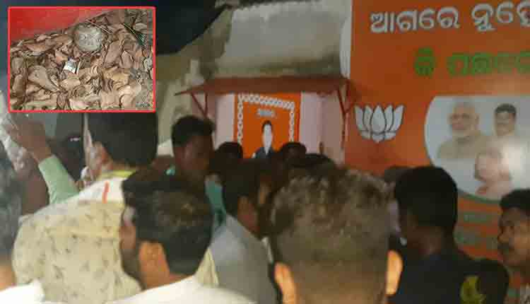 Crude-bombs-reportedly-hurled-at-#BJP's-ward-party-office-near-Delta-Colony-in-Unit-VIII-area-of-Bhubaneswar