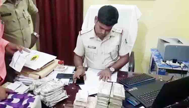 Twelve-lakh-rupees-in-cash-seized-from-a-bjd-leaders-car-in-bargarh-dist