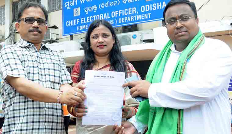 bjd-spokespersons-go-to-police-complaining-against-bjp-for-duping-odisha