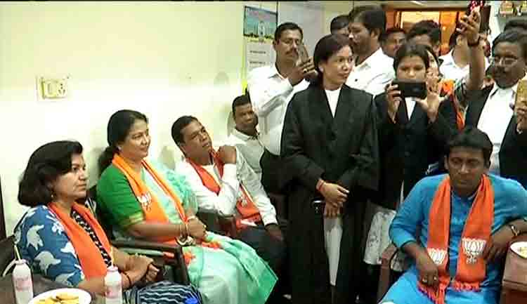 bjp-mp-and-mla-candidates-reach-out-to-lawyers-for-votes111