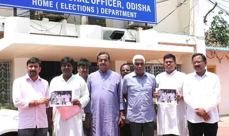 BJP-DEMANDS-TRANSFER-OF-KENDRAPARA-COLLECTOR-FOR-BEING-HAND-IN-GLOVES-WITH-BJD