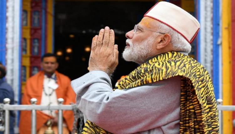 PM-Modi-Prays-at-Kedarnath-Temple-2-F