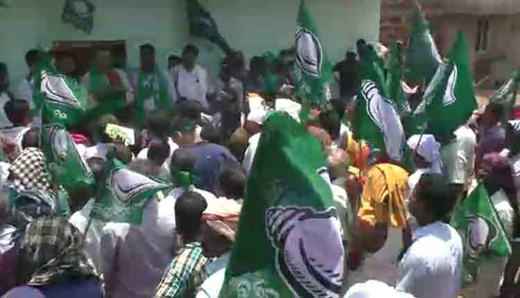 bjd-mla-and-mp-candidates-seek-votes-from-people-in-athgarh-for-fresh-polling