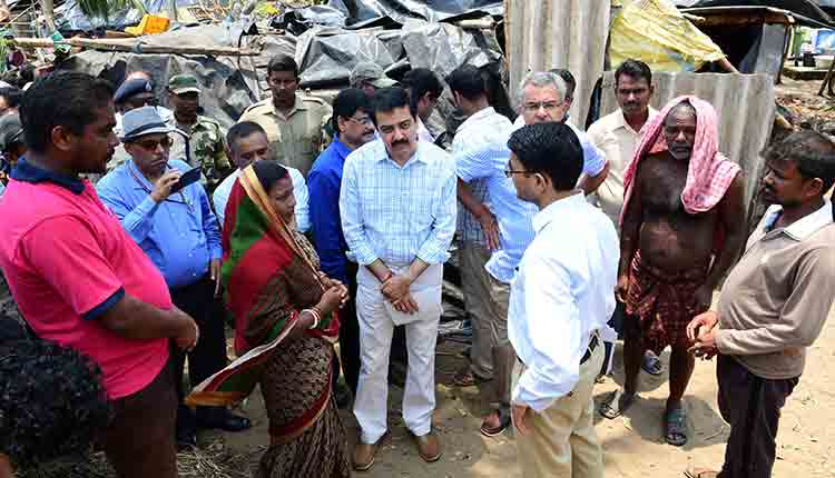 central-team-visit-cyclone-hit-areas-and-praise-the-reconstruction-work-by-state-govt