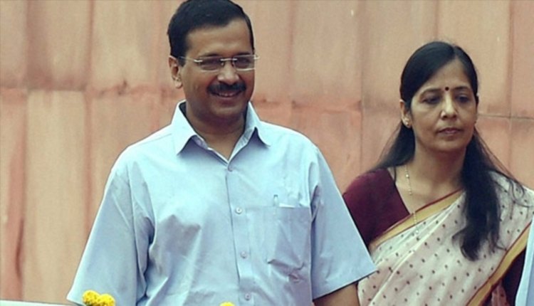 kejriwal and sunita kejriwal