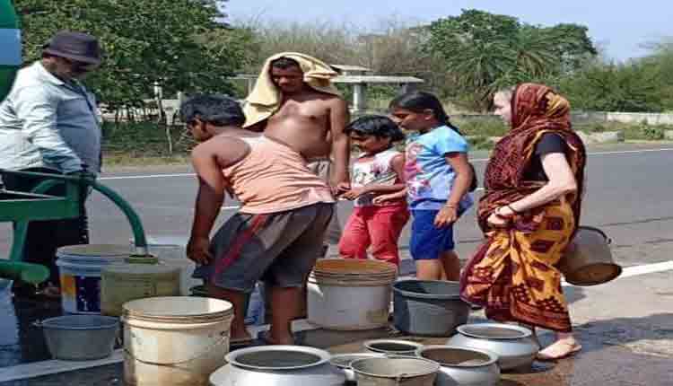 phd-department-supplay-water-in-cyclone-affected-aria