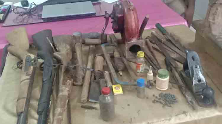 Police-seize-a-desi-gun-factory-in-Kandhamal