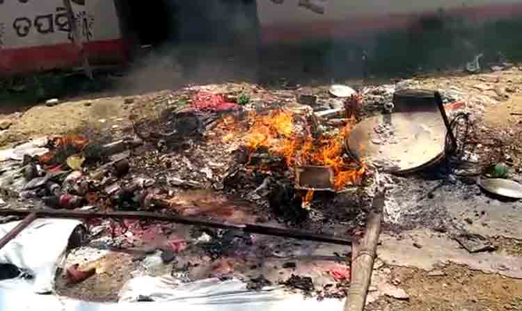 Women-anti-liquor-protest-in-Balasore